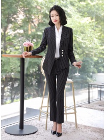 女式三?？蹢l紋西裝黑色